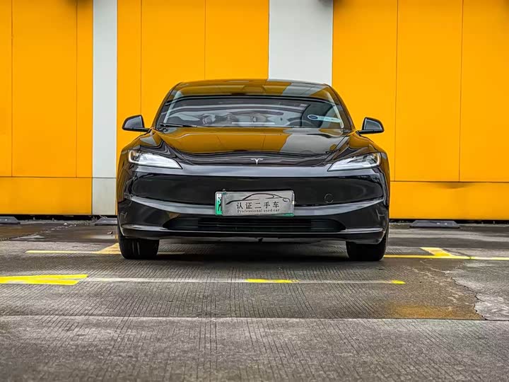 Фото 2 - Tesla Model 3