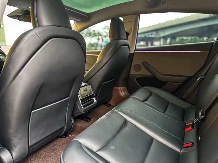 Фото 6 - Tesla Model 3