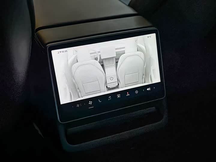 Фото 9 - Tesla Model 3