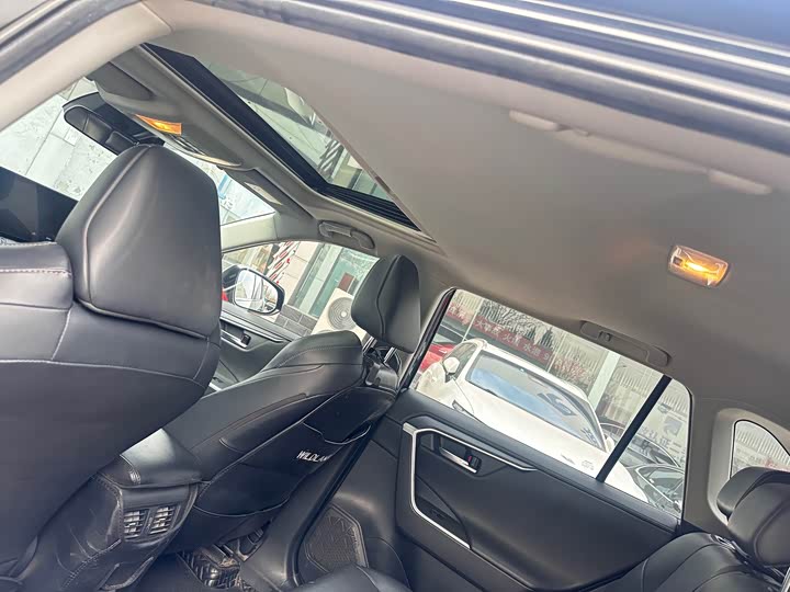 Фото 9 - Toyota Wildlander