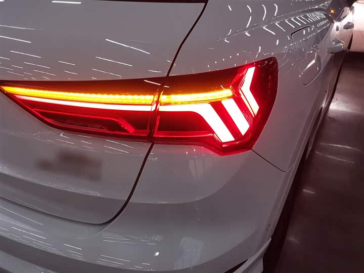Фото 8 - Audi Q3