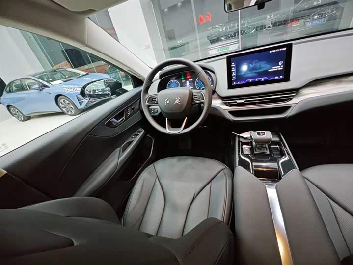 Фото 5 - Hongqi E-QM5