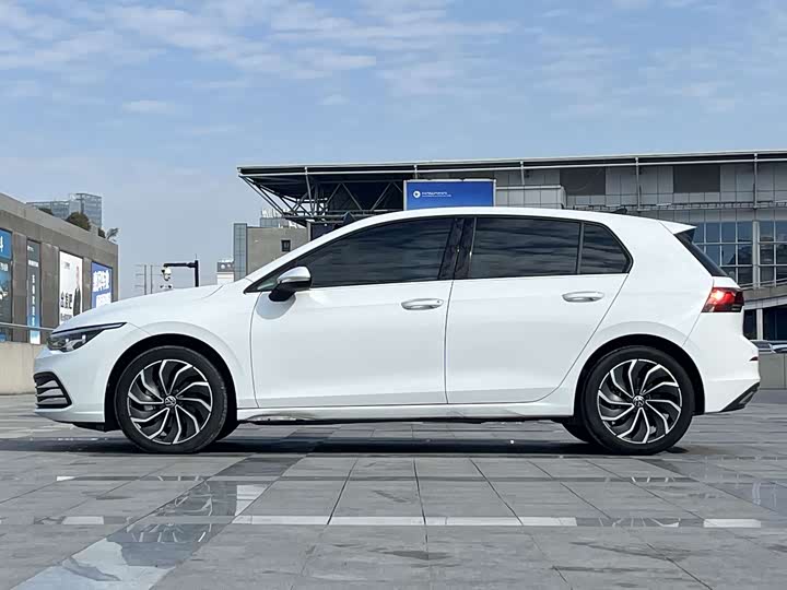 Фото 5 - Volkswagen Golf