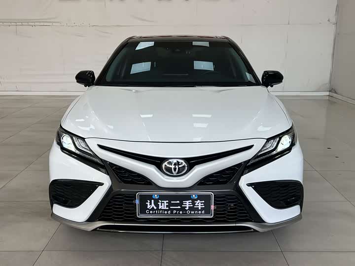 Фото 2 - Toyota Camry