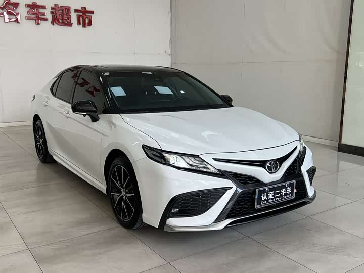 Фото 3 - Toyota Camry