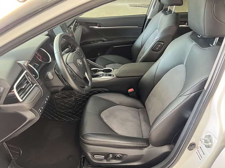 Фото 4 - Toyota Camry