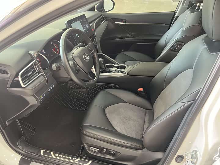 Фото 5 - Toyota Camry