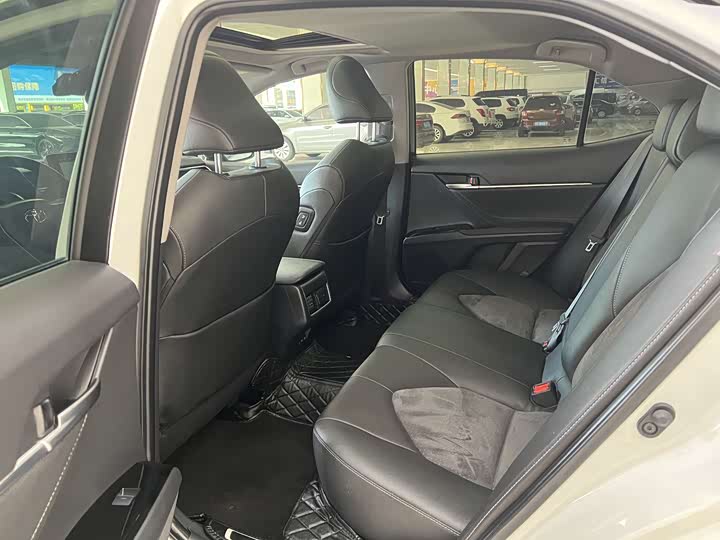 Фото 6 - Toyota Camry