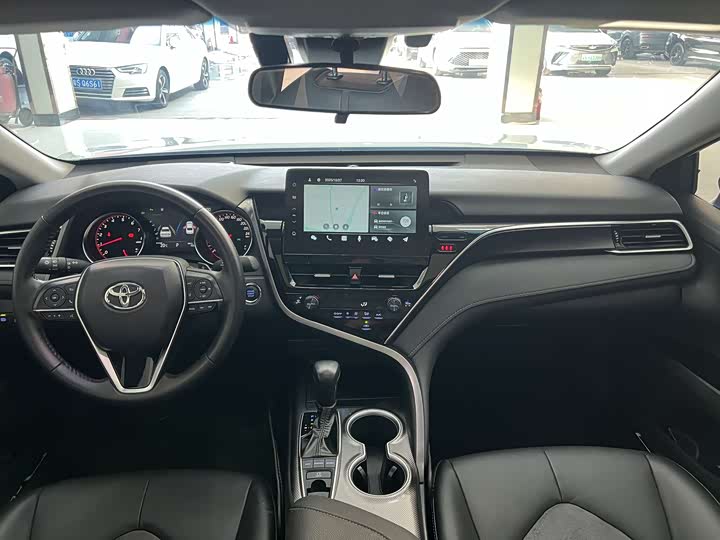 Фото 7 - Toyota Camry
