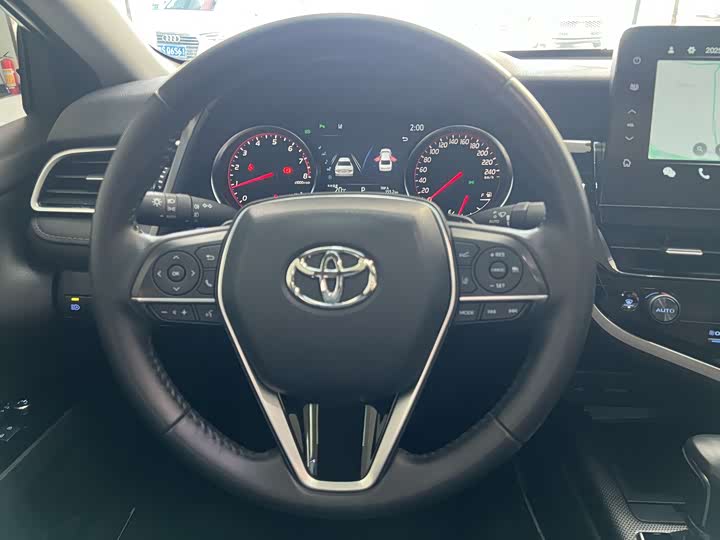 Фото 9 - Toyota Camry