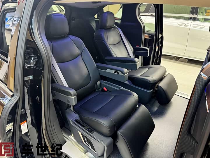 Фото 7 - Toyota Granvia