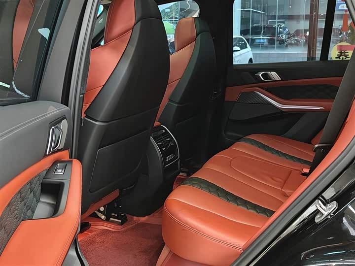 Фото 2 - BMW X5 M