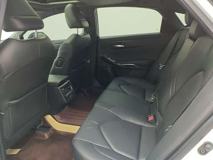 Фото 7 - Toyota Avalon