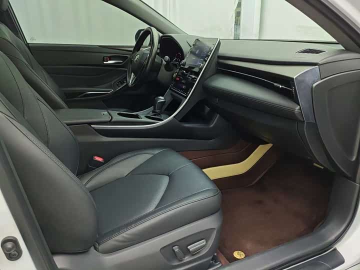 Фото 8 - Toyota Avalon