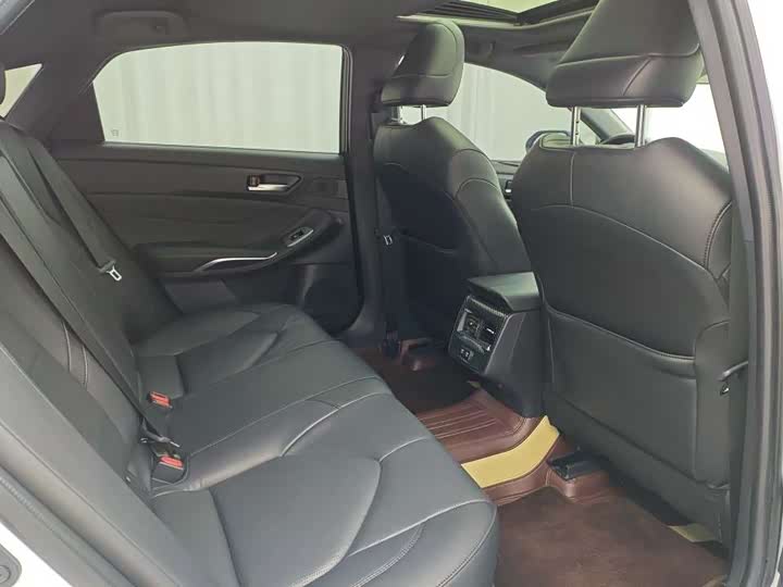 Фото 9 - Toyota Avalon