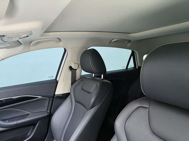 Фото 6 - Bestune B70