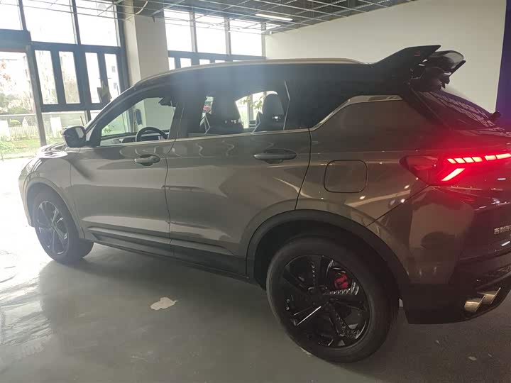 Фото 5 - Geely Coolray