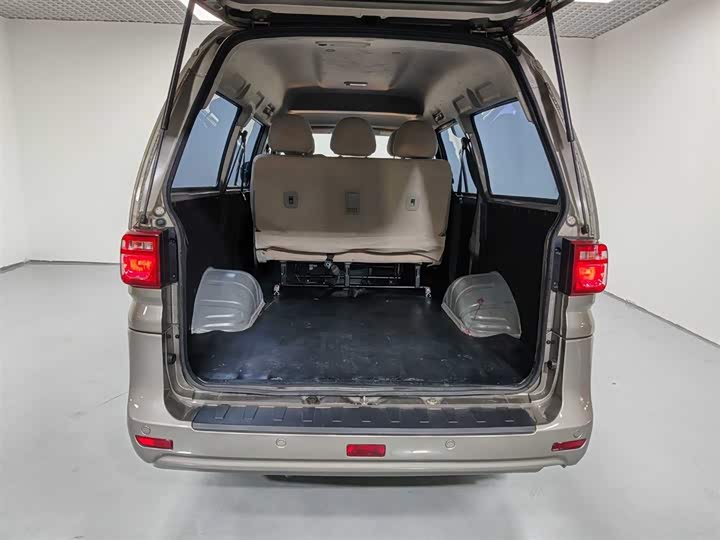 Фото 9 - Dongfeng Forthing Lingzhi M5