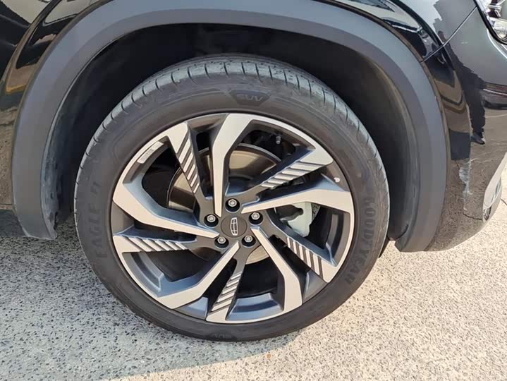 Фото 6 - Geely Monjaro