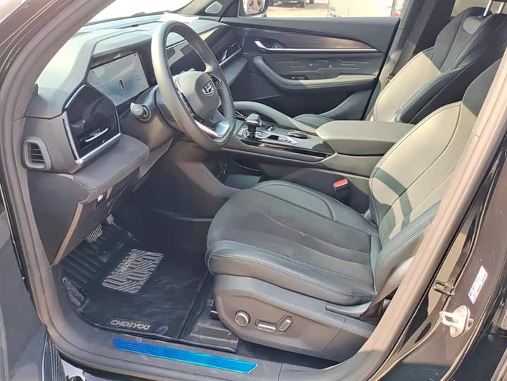 Фото 9 - Geely Monjaro