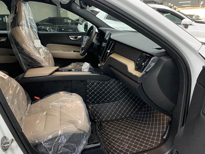 Фото 5 - Volvo XC60