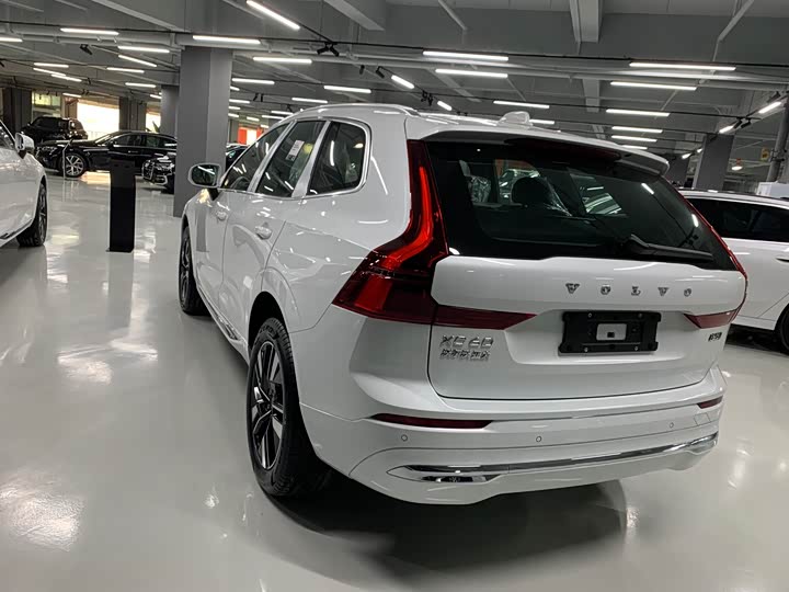 Фото 9 - Volvo XC60