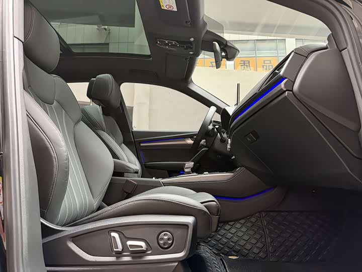 Фото 6 - Audi Q5L