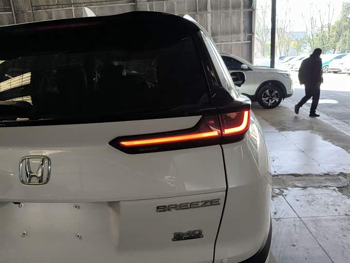 Фото 8 - Honda Breeze