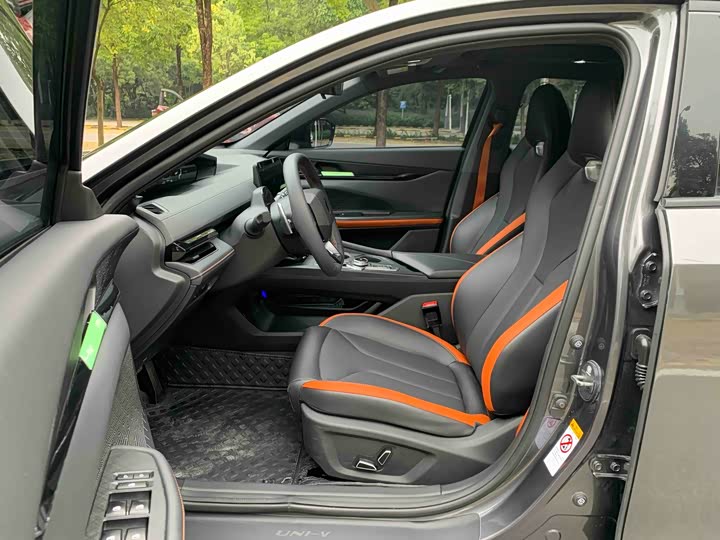 Фото 7 - Changan UNI-V