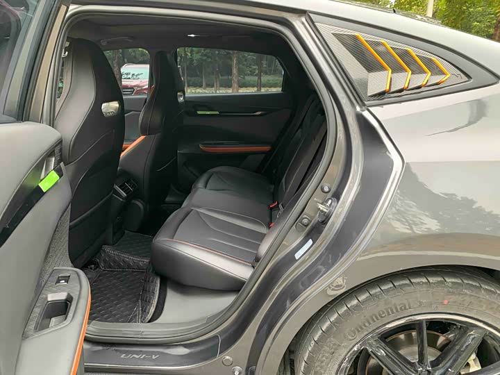 Фото 8 - Changan UNI-V