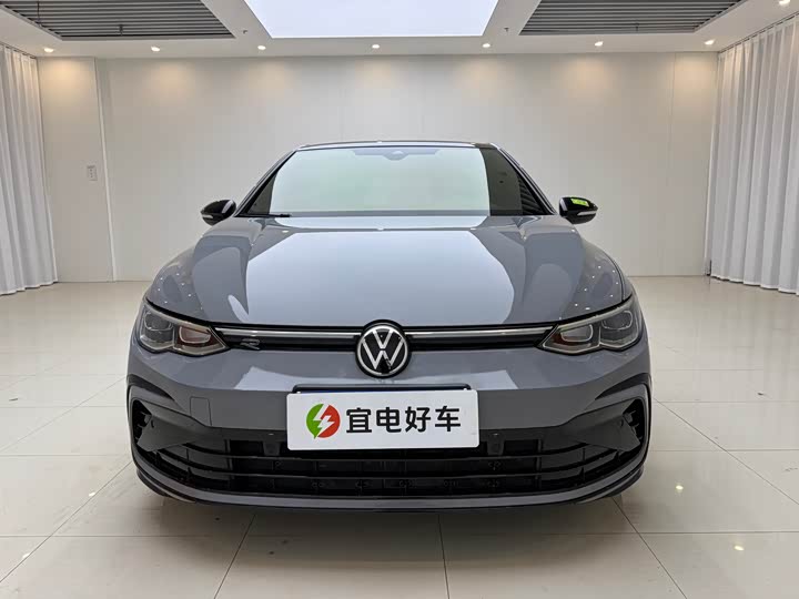 Фото 2 - Volkswagen Golf