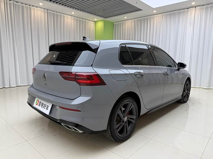 Фото 5 - Volkswagen Golf