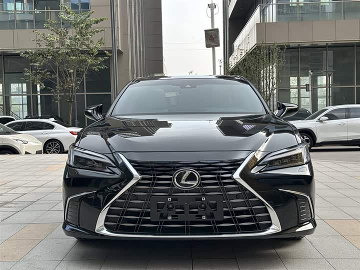 Фото 3 - Lexus ES