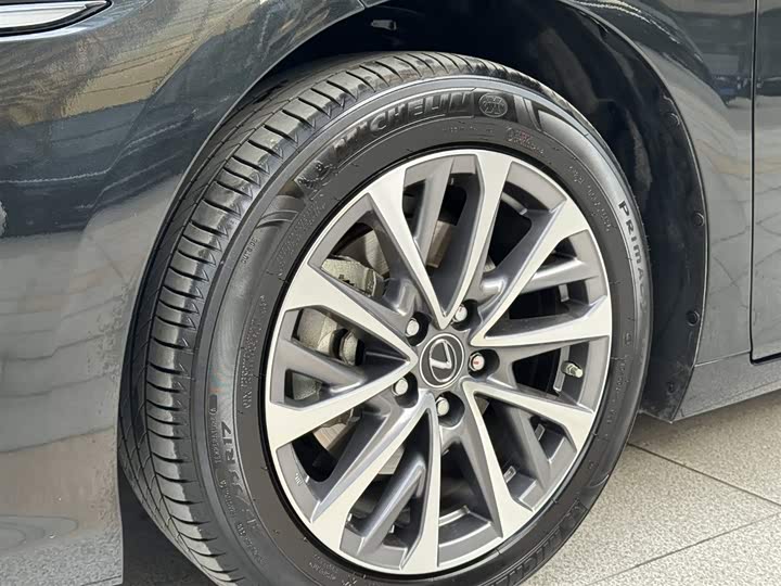 Фото 5 - Lexus ES