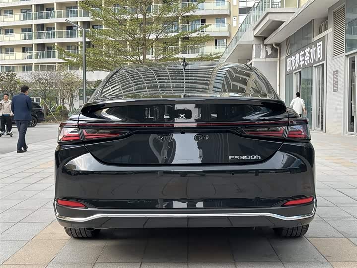 Фото 7 - Lexus ES