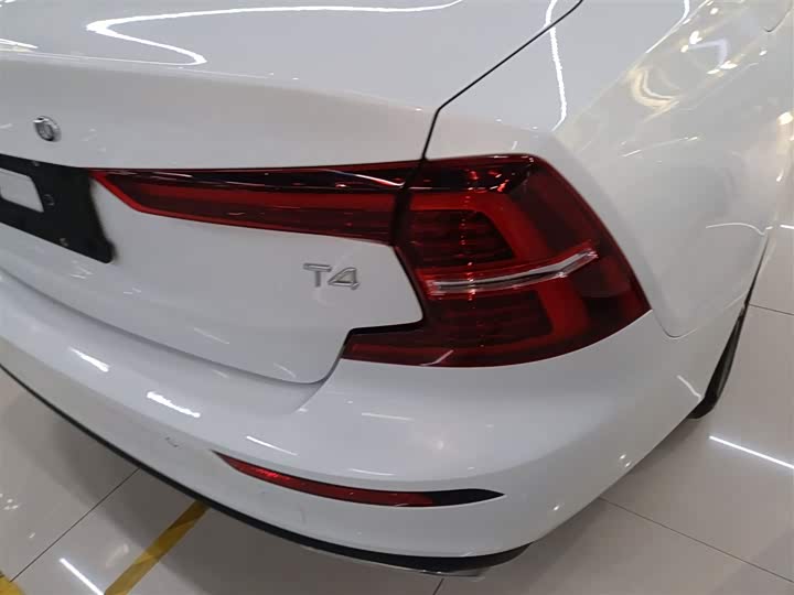 Фото 8 - Volvo S60