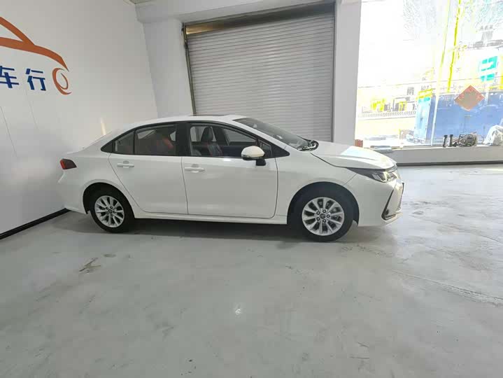 Фото 7 - Toyota Corolla