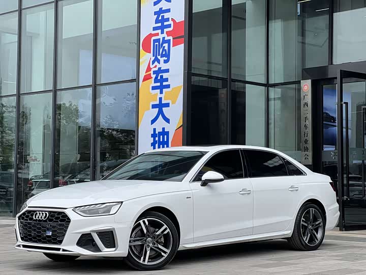 Фото 1 - Audi A4L