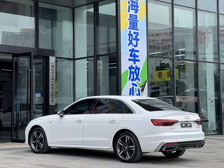 Фото 5 - Audi A4L