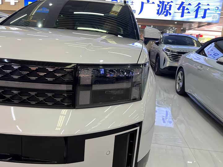 Фото 5 - Hyundai Santa Fe