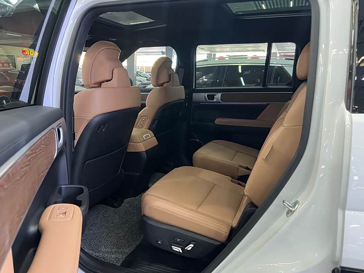 Фото 8 - Hyundai Santa Fe