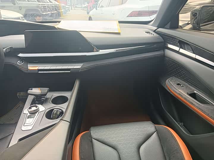 Фото 8 - Changan UNI-V