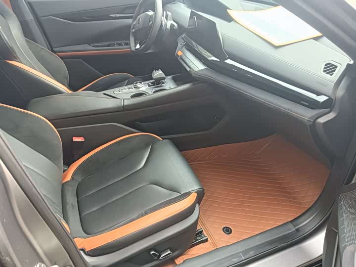 Фото 9 - Changan UNI-V