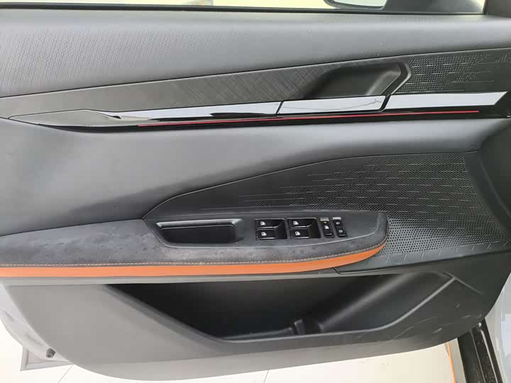 Фото 7 - Changan UNI-V