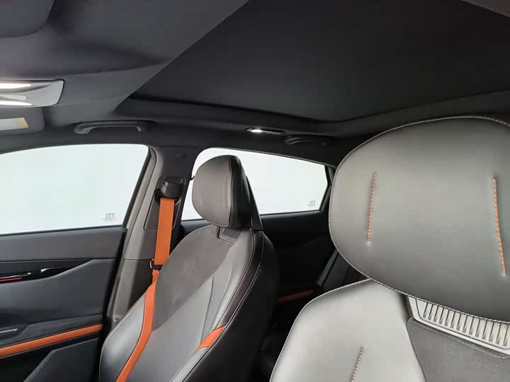 Фото 8 - Changan UNI-V