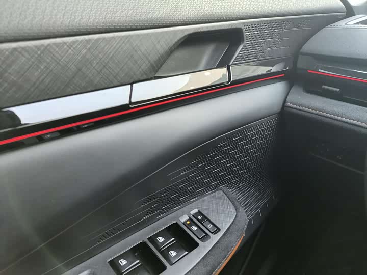 Фото 9 - Changan UNI-V