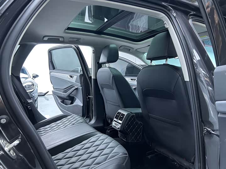 Фото 8 - Volkswagen Sagitar L