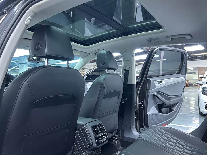 Фото 9 - Volkswagen Sagitar L