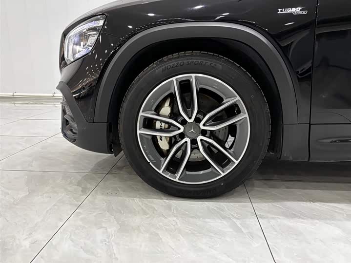 Фото 9 - Mercedes-Benz GLB-Class AMG