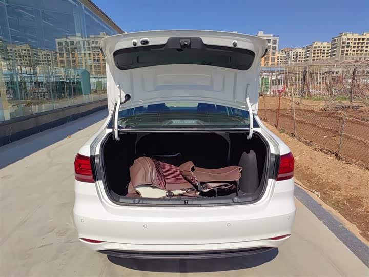 Фото 9 - Volkswagen Lavida